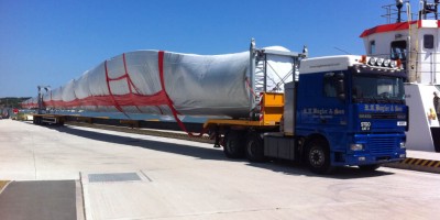 55M Vestas Test Blade transported from Denmark to the Isle of Wight